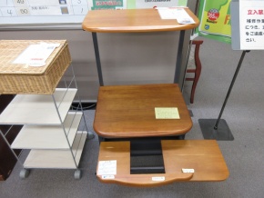 パソコンデスク（コンセント、キャスター付）