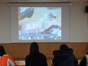 分別されずにそのまま出されたごみ