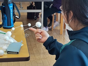 針金をまげてもバランス取れるよ！