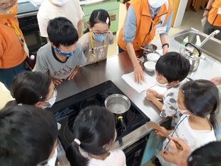 まずはスタッフによる試作