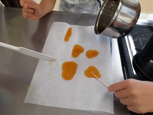 つまようじをさして冷えたら完成！